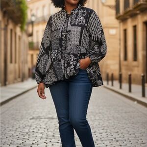 Mae Otti Elegant Black and White Paisley Women's Blouse